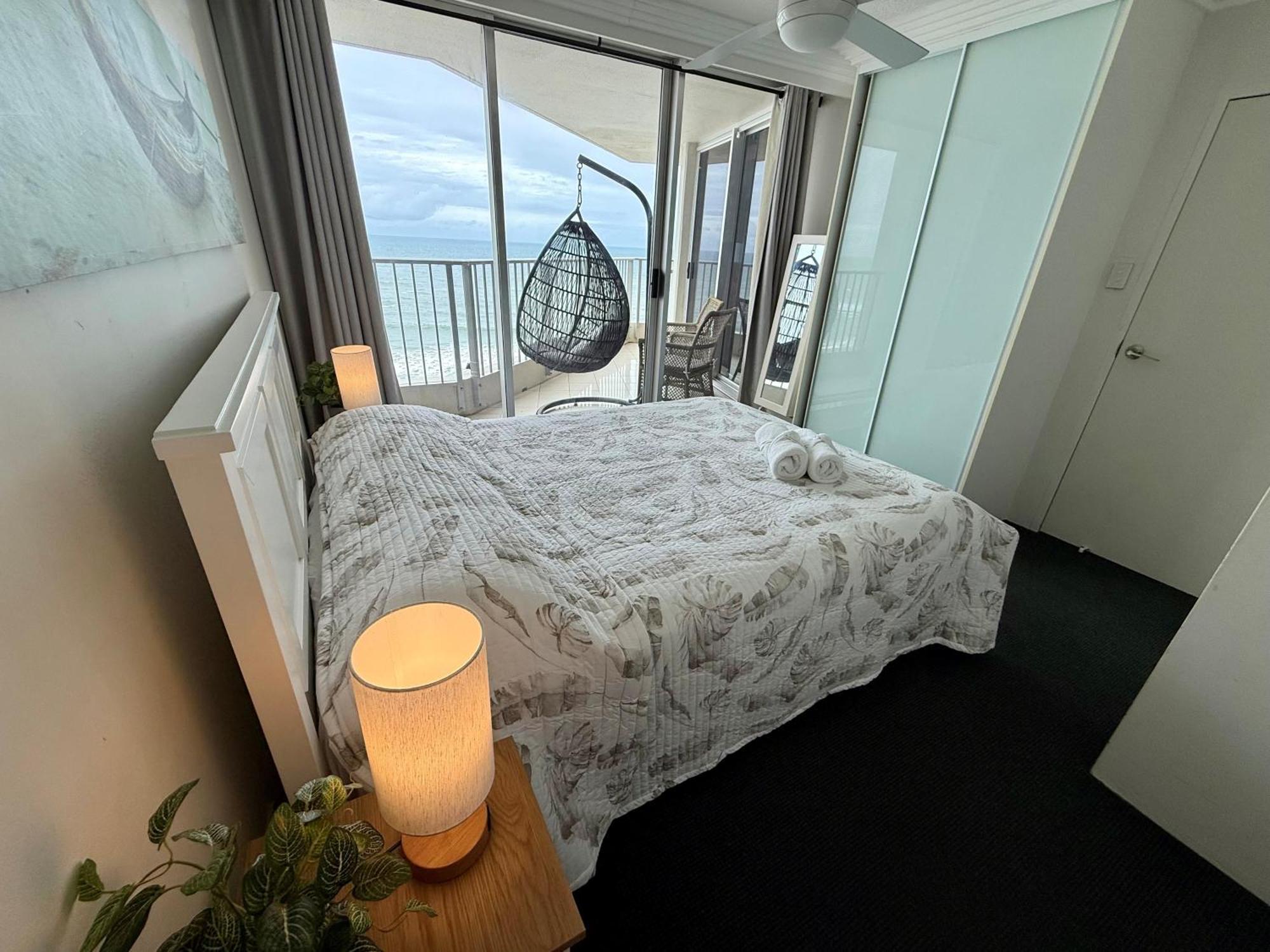 Wake Up Right On The Beach-bliss Apartment